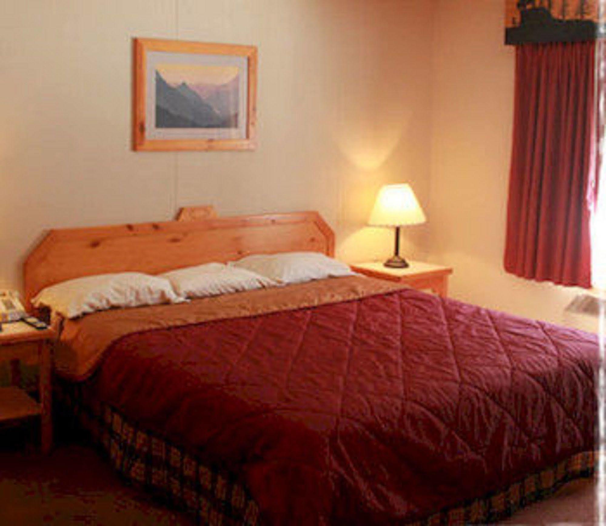 Lodge At Palmer Gulch Hill City Exterior photo