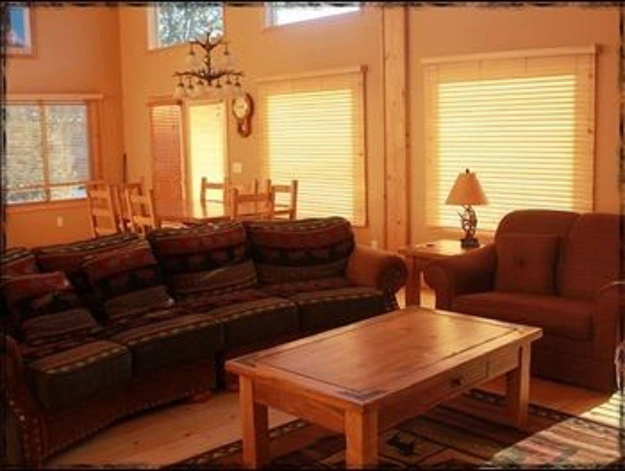 Lodge At Palmer Gulch Hill City Exterior photo