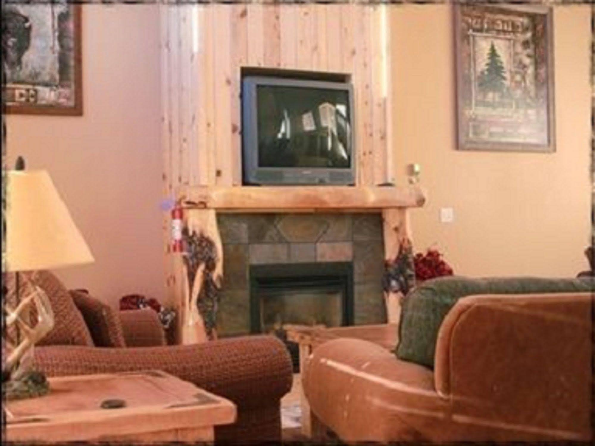 Lodge At Palmer Gulch Hill City Exterior photo