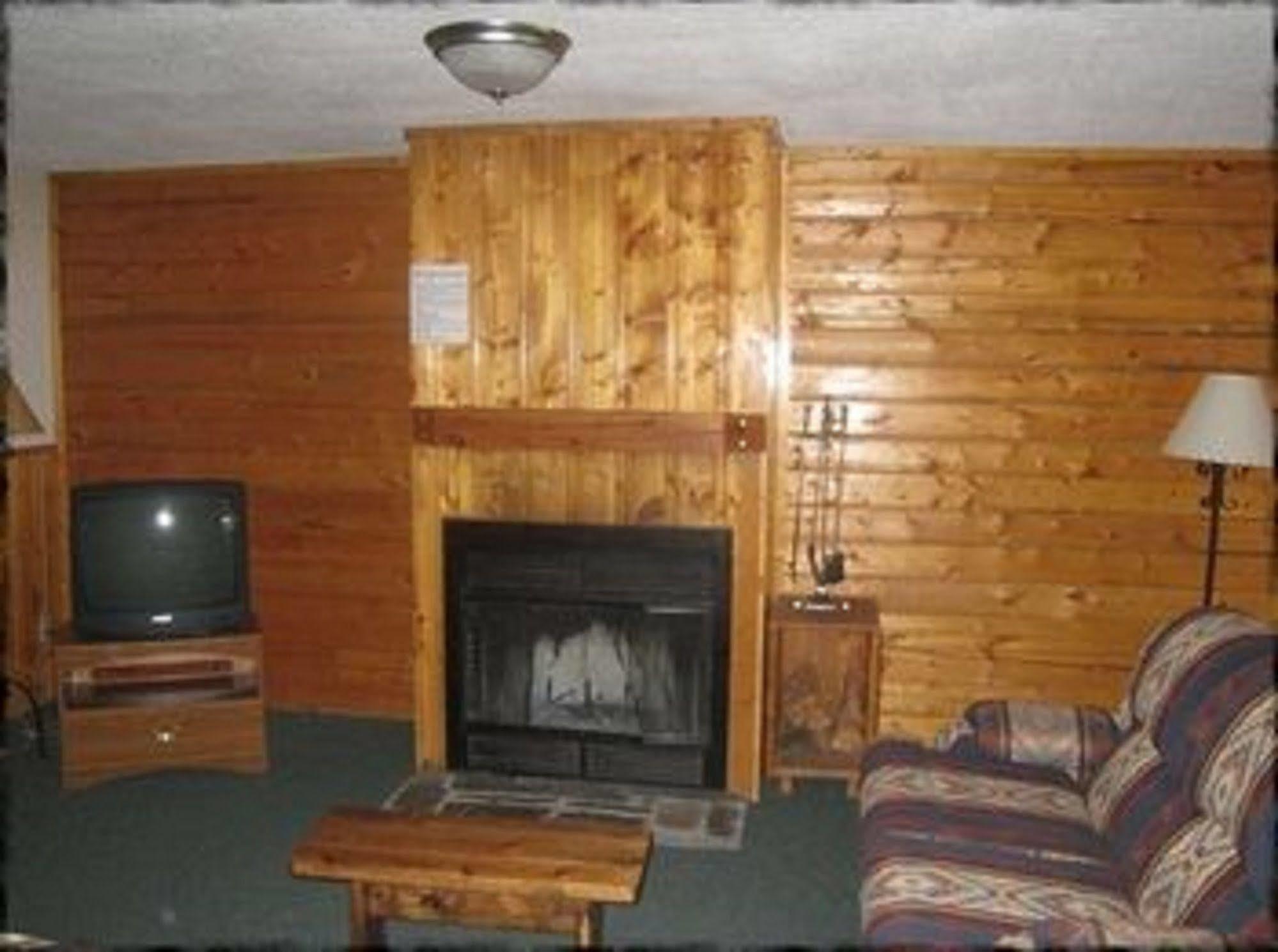 Lodge At Palmer Gulch Hill City Exterior photo