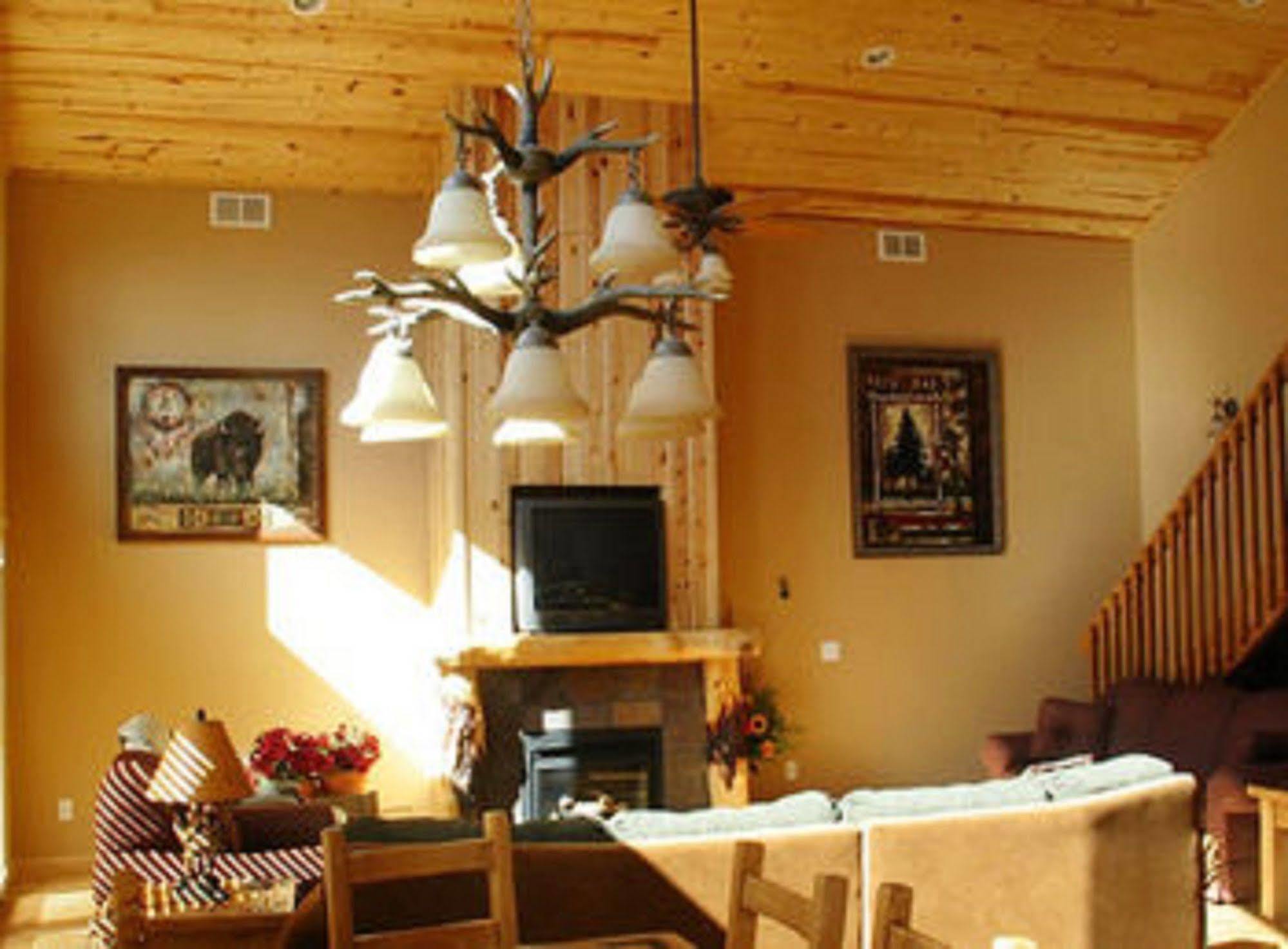 Lodge At Palmer Gulch Hill City Exterior photo
