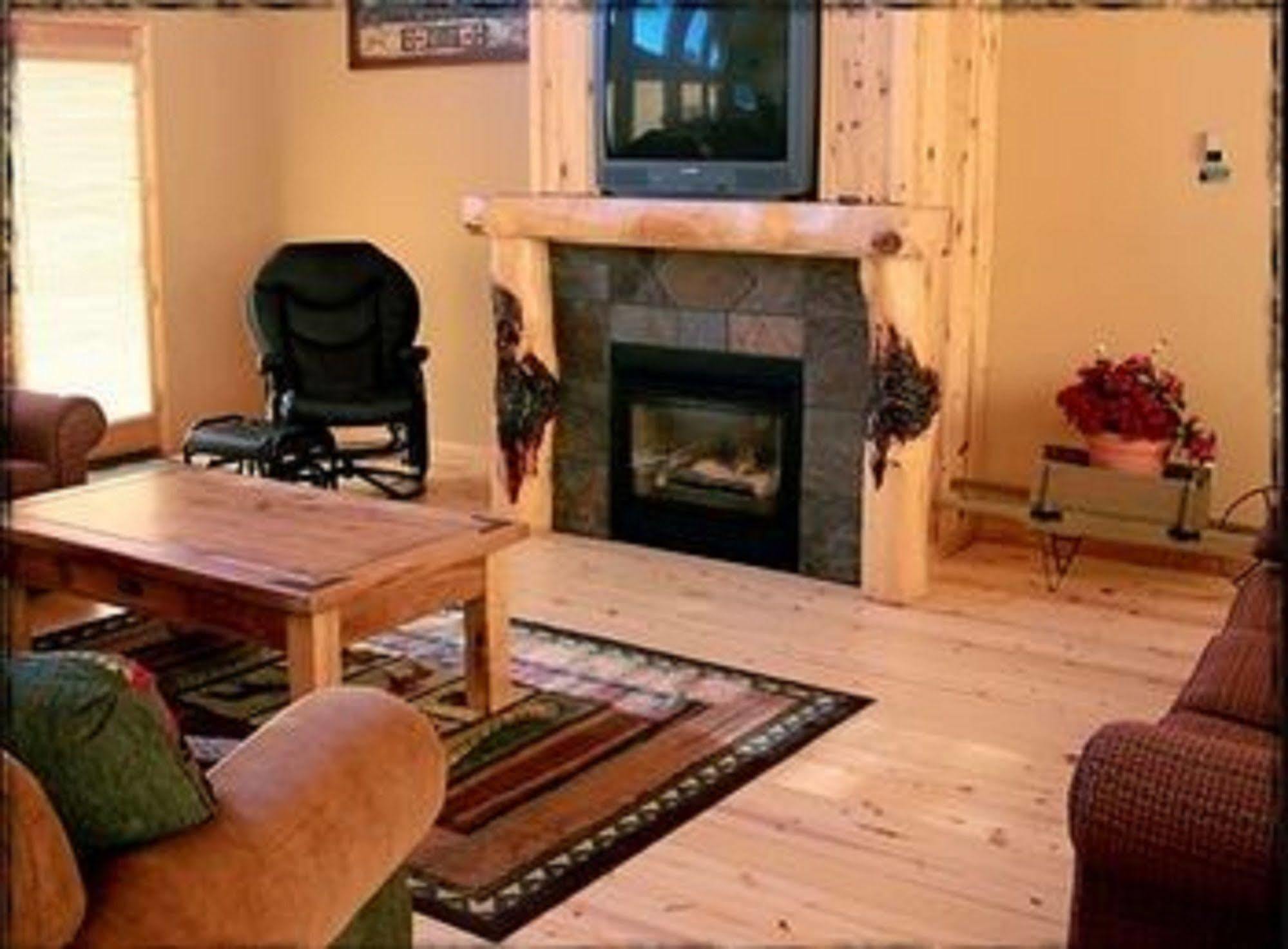 Lodge At Palmer Gulch Hill City Exterior photo