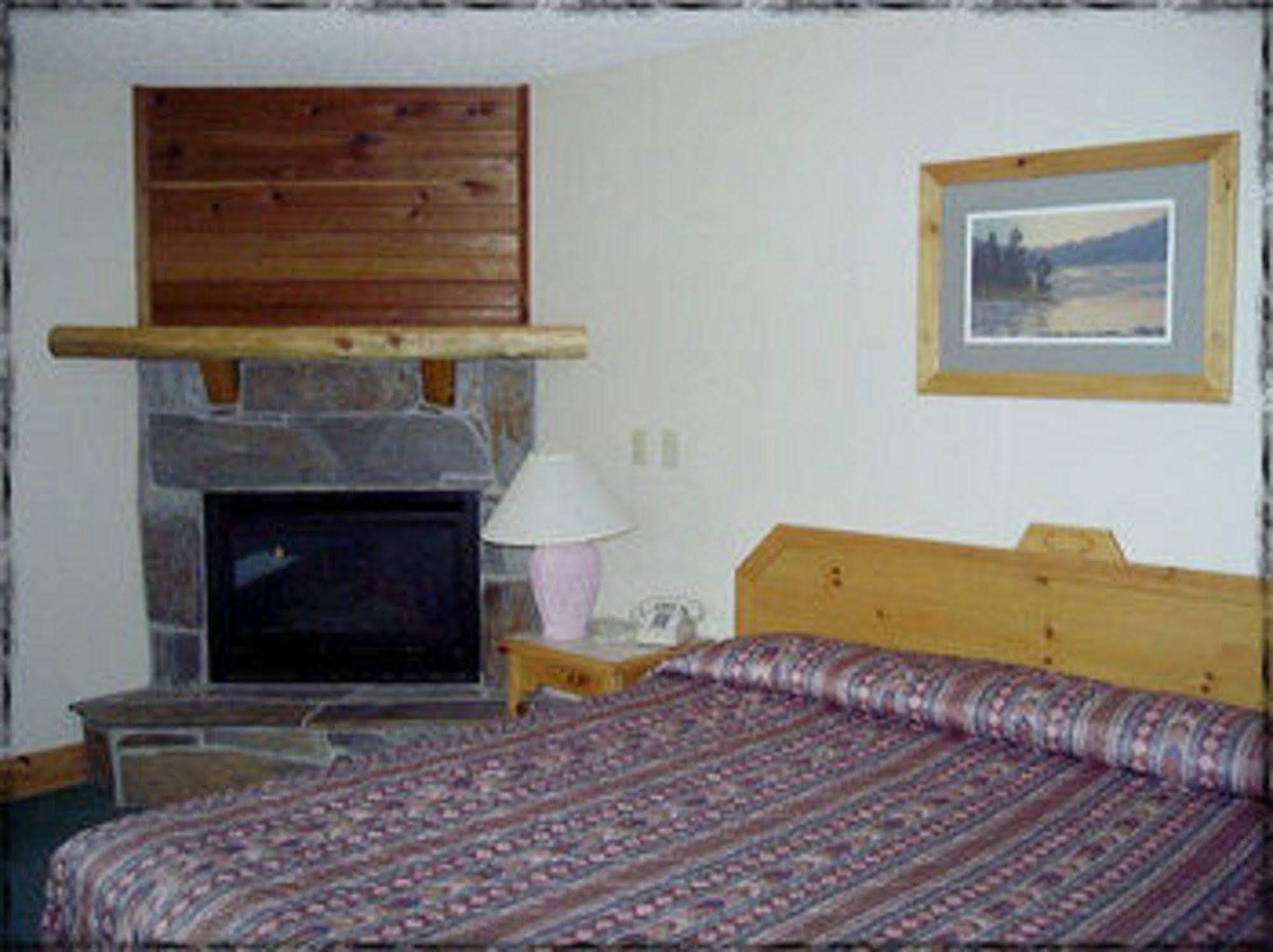 Lodge At Palmer Gulch Hill City Exterior photo