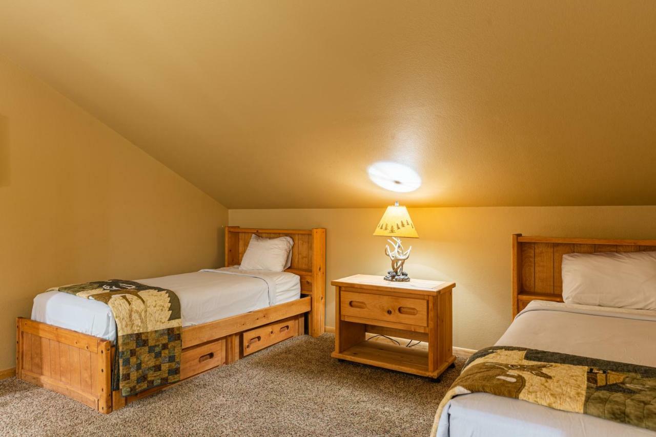 Lodge At Palmer Gulch Hill City Exterior photo